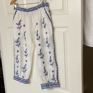 Gretchen Scott Designs White and Blue Embroidered Capris